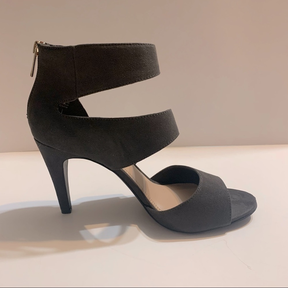 Kelly & Katie Amari grey heel evening sandals NWOT